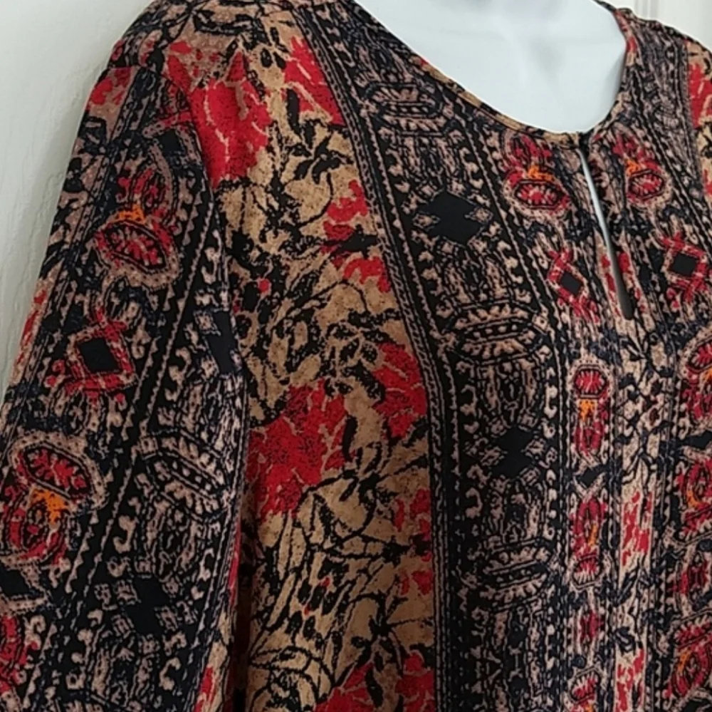 SALE!! Floral Patterned Long Sleeve Top - Picture 4 of 7